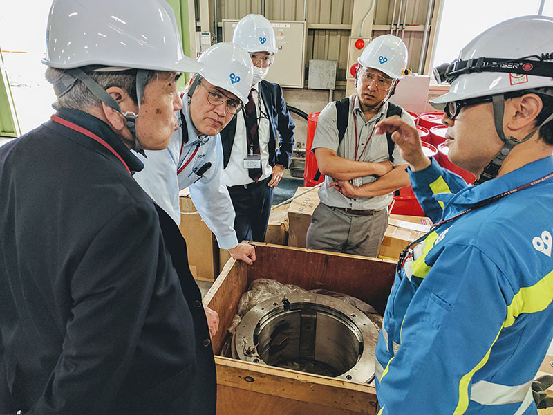 Pioneer ingenieros In situ en Osaka Japón con un cojinete 